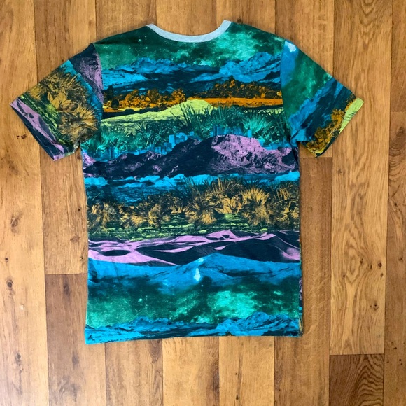 Like New Nike LeBron tee - Picture 2 of 3